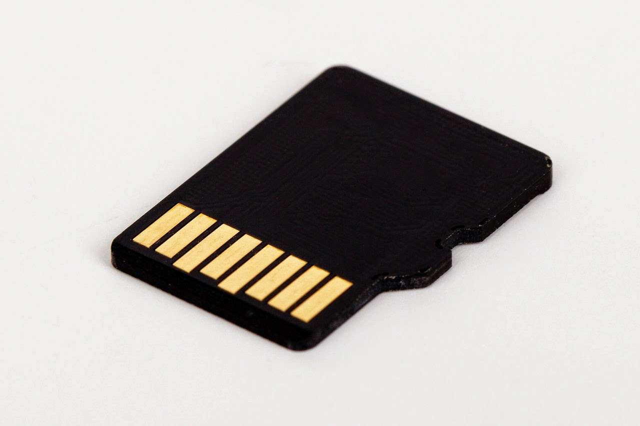 Телефон не бачить флешку MicroSD: що робити, як виправити?