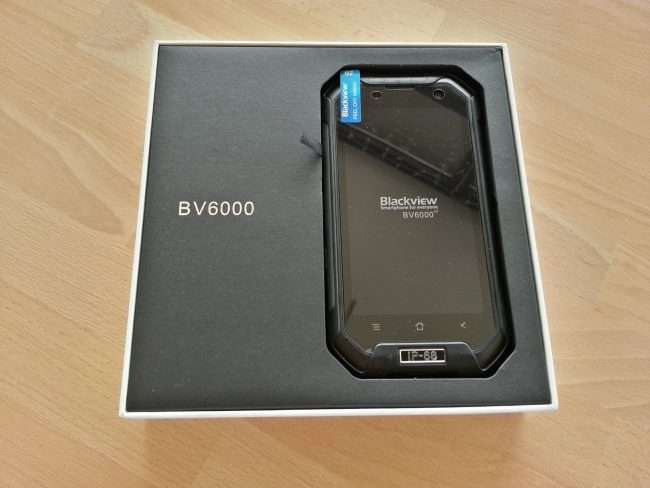 Огляд Blackview BV6000: Телефон, який не боїться води