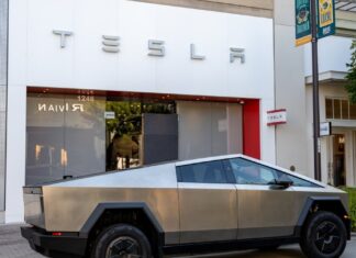 Найдешевша модель Cybertruck зникла з веб-сайту Tesla