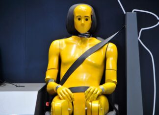 Testy zderzeniowe ignorują kobiety: luka w bezpieczeństwie w lotnictwie i motoryzacji