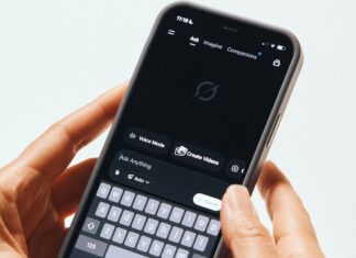 Malásia e Indonésia proíbem AI Chatbot de Musk por causa de pornografia deepfake