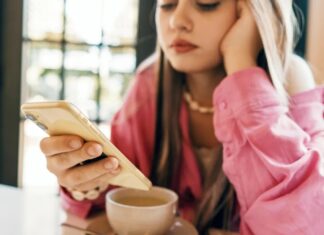 ChatGPT agora estima a idade do usuário para limitar o acesso de menores