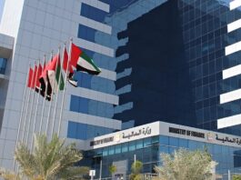 Como o Call Center GenAI da UAE Finance alcançou taxas de resolução de 97%